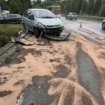 Korzenna, samochód na moście