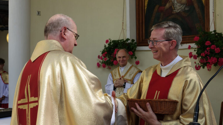 Zmiana u sądeckich jezuitów. O. Tadeusz Kukułka SJ pracował tu jako kleryk, teraz został proboszczem