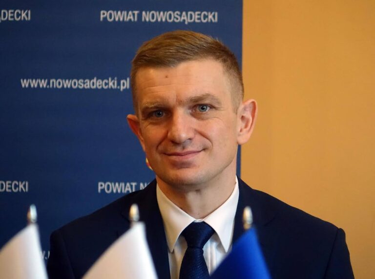 Dyrektor Sławomir Kmak po prawie 13. latach żegna się z krynickim szpitalem. ,,Jeżeli odchodzić, to w takiej atmosferze i po takiej rozmowie”