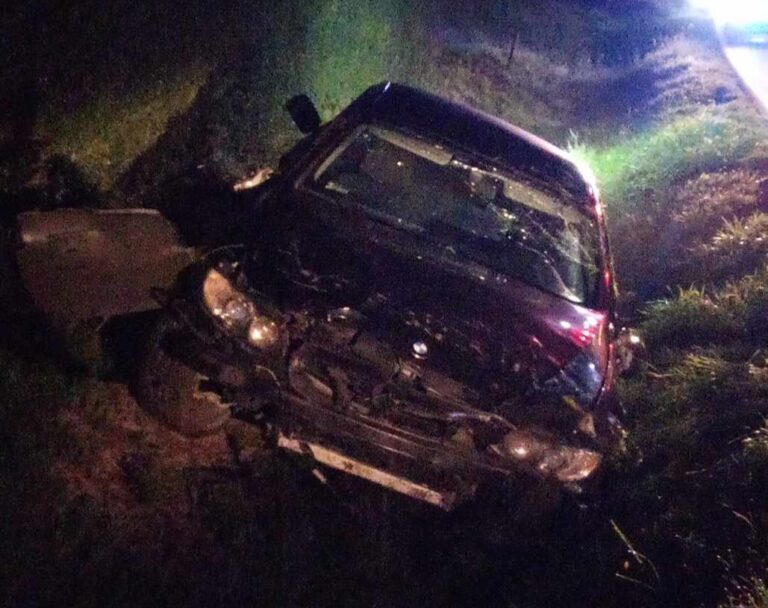Kierowca, który zostawił auto w rowie, nie miał prawa jazdy