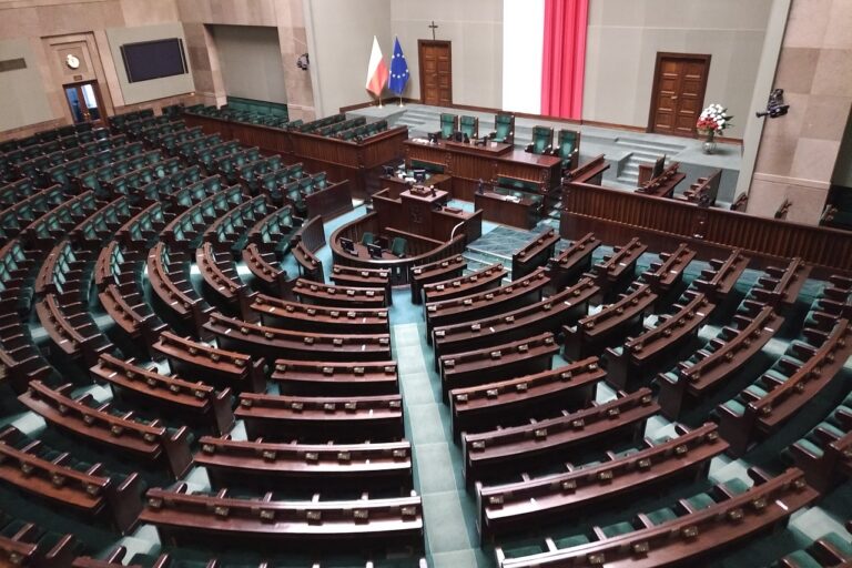Ruszył Latarnik Wyborczy. Sprawdź, która partia jest Ci najbliższa