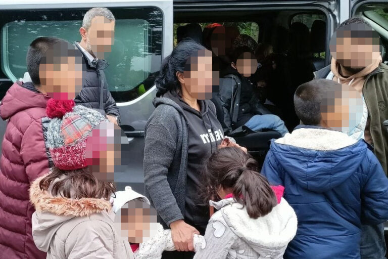 Mężczyzna, który przemycał ludzi przez przejście graniczne w Muszynce, usłyszał zarzuty