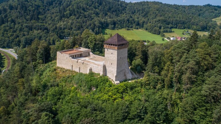 Szturm na zamek nad Popradem. Do 14 października można „szturmować” za darmo