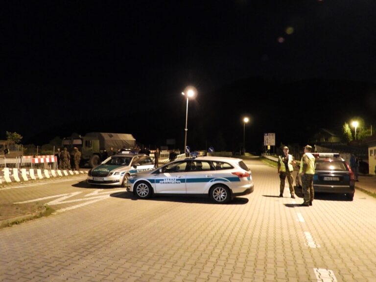 MSWiA zamknęło przejście graniczne w Leluchowie. Ludzie powiedzieli: dosyć. Jest reakcja!