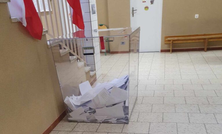 Spływają dane ws. referendum. Jak wygląda frekwencja i wyniki na Sądecczyźnie? [LIVE]