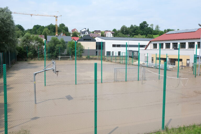 Korzenna. Niemal 1,5 mln zł za remont orlika