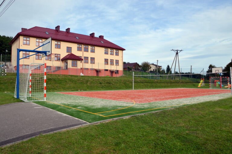 Modernizacja boiska sportowego w przy Szkole Podstawowej w Rąbkowej