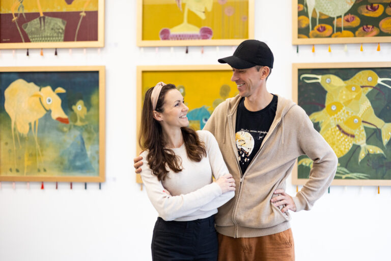 Karo&Mgr Mors. Tacy sami, a zupełnie różni. Galeria 1600 kroków od ,,Serialu” dostępna jak sztuka ulicy