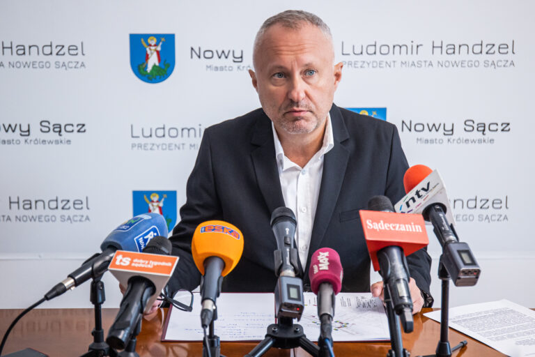 Prezydenci wrócili do pracy. PE: poręczenie majątkowe zostało