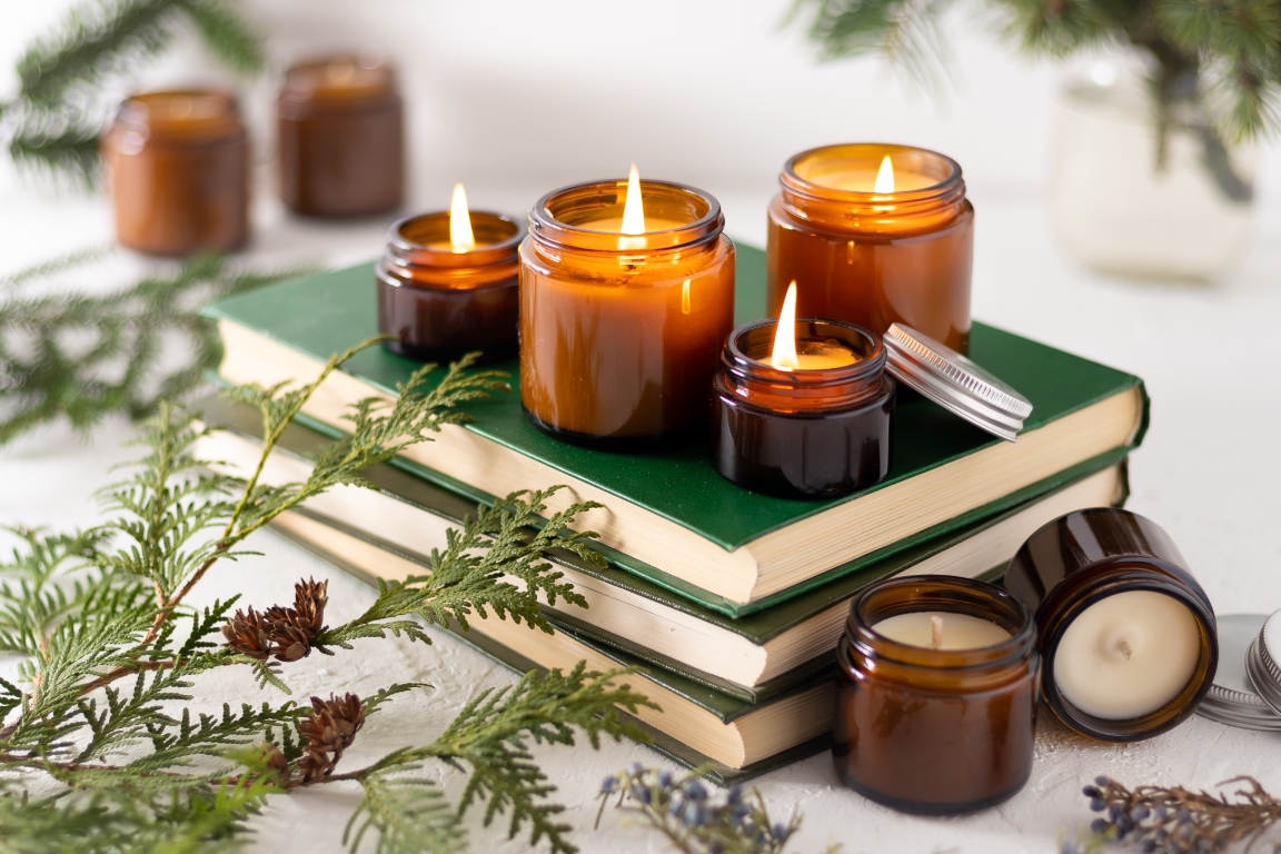 Jak wybrać zapach świecy, która ożywi przestrzeń w Twoim domu