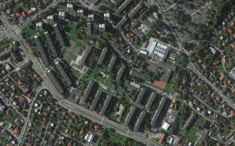 Nowy Sącz, Millenium. O człowieku, który zimą sadził na osiedlu drzewa…