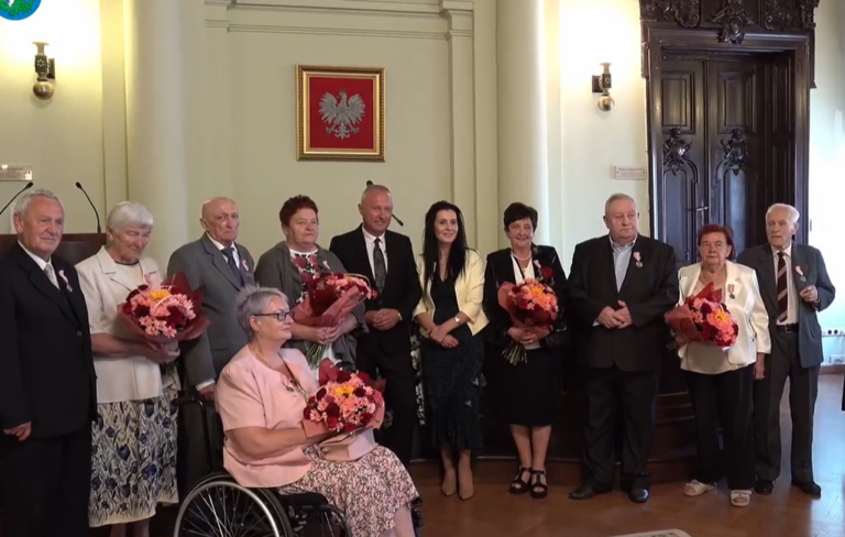 Nowy Sącz. Towarzyszą sobie w codzienności na dobre i na złe… Oto Jubilaci „złotych godów”!