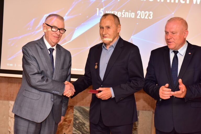 Sądeccy politycy naśmiewali się z pomysłu szybkiej kolei do Krakowa