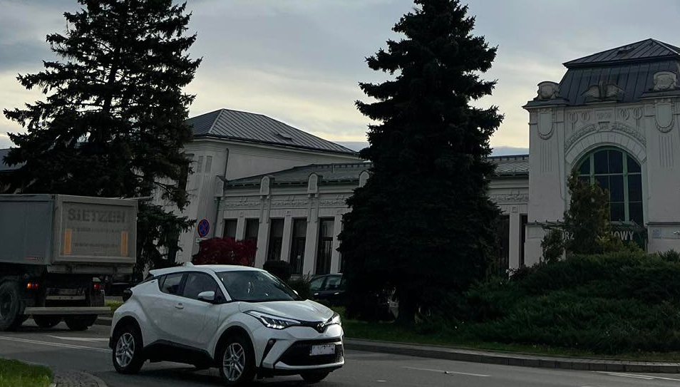 Nowy Sącz, dworzec kolejowy, silny wiatr