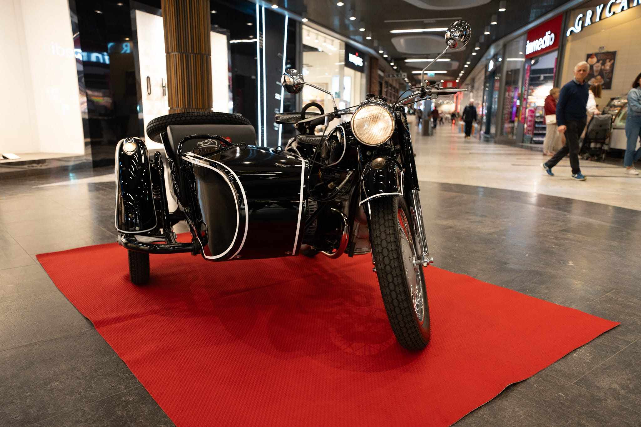 Galeria Trzy Korony, Sącz Bikers,