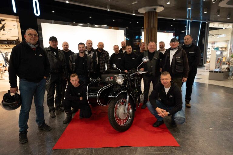 Grupa Sącz Bikers dała duszę motocyklowi, który można podziwiać w Galerii Trzy Korony