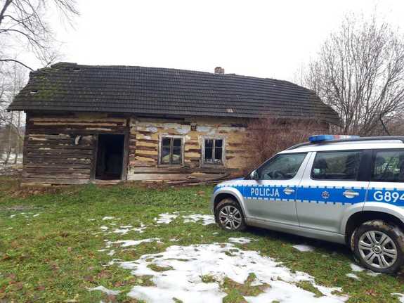 64-latek umarłby we własnym domu. Uratowali go policjanci