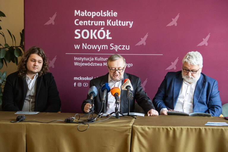 MCK SOKÓŁ zaprasza na spektakl „Wielki człowiek do małych interesów”