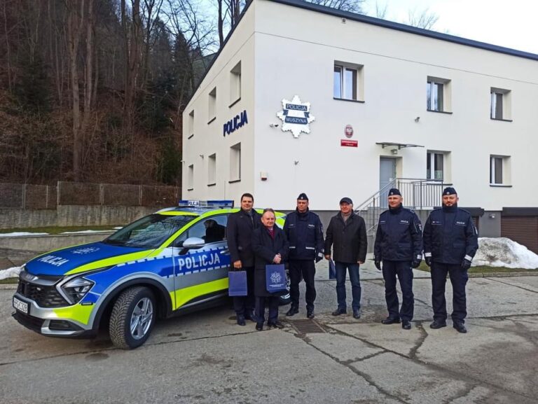 Muszyńscy policjanci mają nowy radiowóz [ZDJĘCIA]