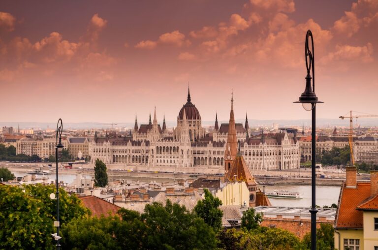 Wyjeżdżasz z Nowego Sącza i już za kilka godzin odkrywasz uroki Budapesztu