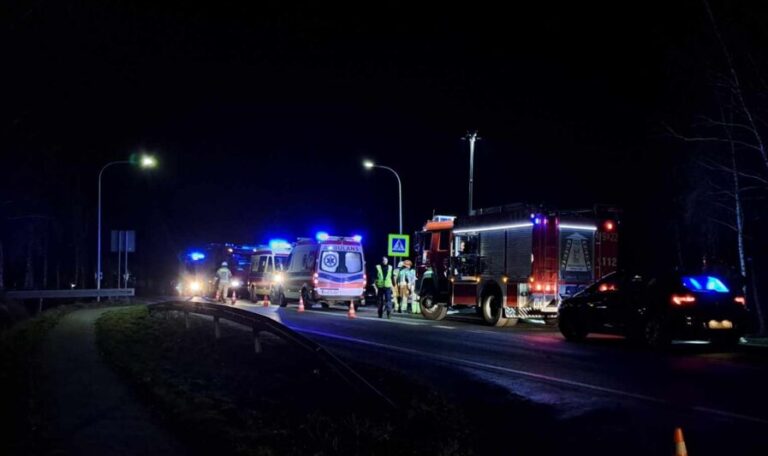 Dachowanie w Czchowie. Utrudnienia na trasie Nowy Sącz – Brzesko [ZDJĘCIA]