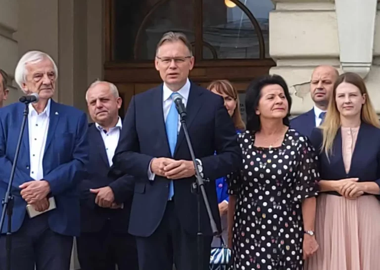 Poseł Mularczyk odwołany przez premiera z dwóch rad. ,,Działanie ślepych noży…”