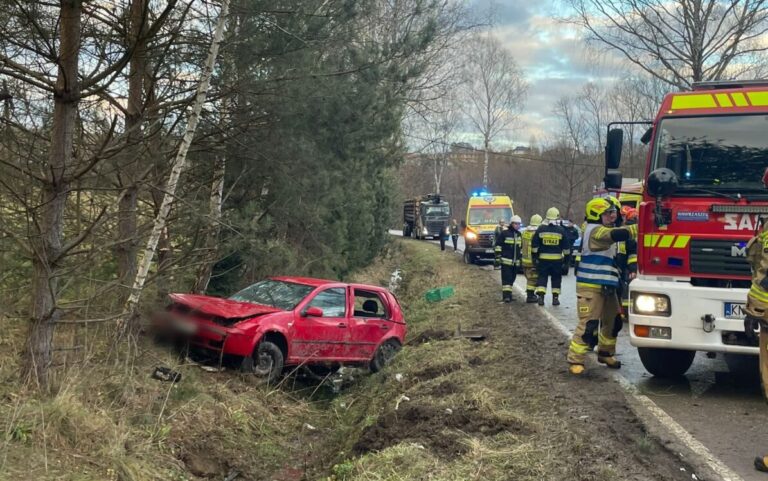 Wypadek w Korzennej. Nie wiadomo, kto kierował samochodem