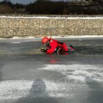 ćwiczenia na lodzie, strażacy