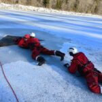 ćwiczenia na lodzie, strażacy