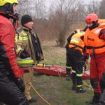 ćwiczenia na lodzie, strażacy