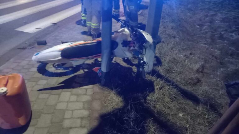 DK87. Zderzenie osobówki z motocyklem. Jedna osoba w szpitalu