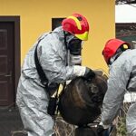 Rytro - beczki z nieznaną substancją w budynku gospodarczym