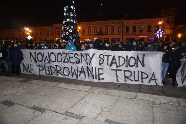 Kibice Sandecji: nie siły zła, a nieudacznictwo i brak kompetencji doprowadziły do tego