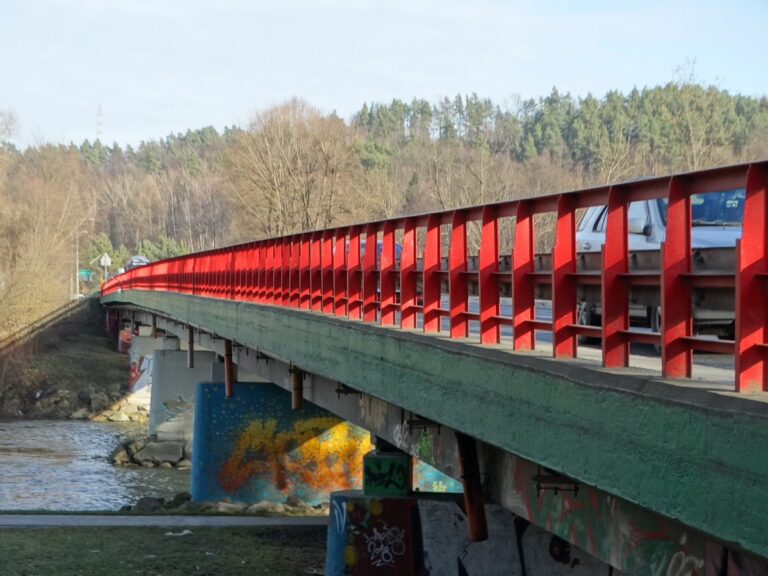 Krok w stronę budowy nowego mostu spinającego brzegi Popradu. Trzy oferty w przetargu