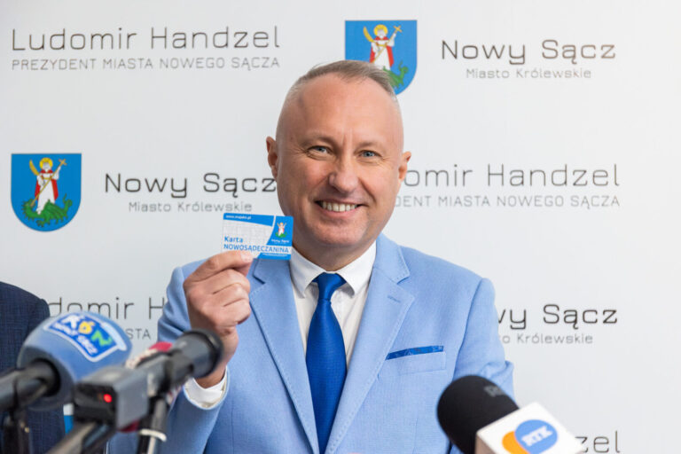 Karta Nowosądeczanina uwolniona z plastiku. Co daje aplikacja?