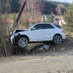 Królowa Górna, samochód uderzył w słup