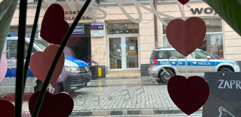 Nowy Sącz, ulica Jagiellońska. Nietrzeźwy mężczyzna wymagał pomocy medycznej