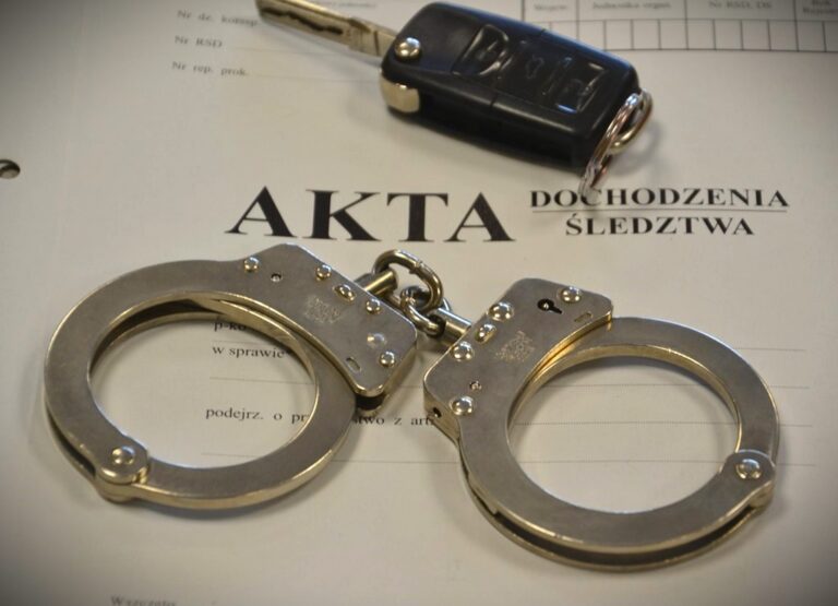 Zatrzymał go przypadkowy kierowca. 30-latek odpowie nie tylko za jazdę pod wpływem alkoholu