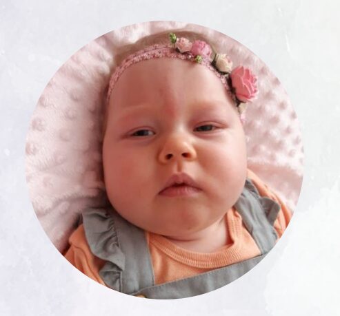 Mała Emilia walczy o kontakt ze światem [ZBIÓRKA]