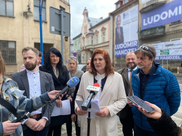 Iwona Mularczyk: „Na terenie miasta jest ponad 860 banerów Ludomira Handzla” [AUDIO]
