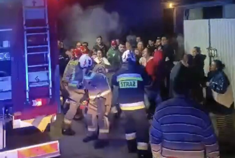 Romowie zaatkowali strażaków podczas akcji gasniczej. To jest skandal!