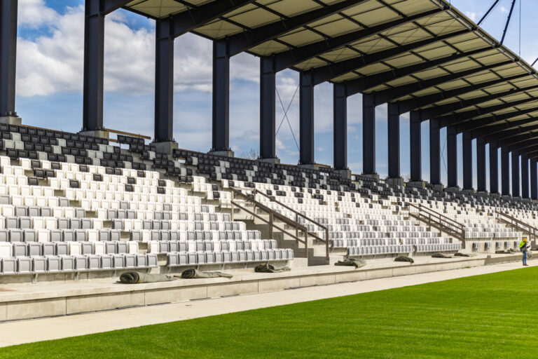Wybrano wykonawcę elewacji trzech ostatnich trybun stadionu. Miasto zapłaci prawie 3 mln