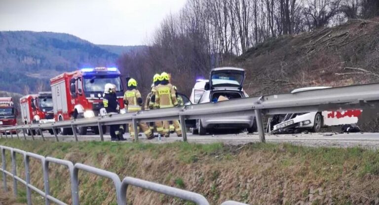 Uwaga kierowcy. Utrudnienia na DK nr 28. Jedna osoba trafiła do szpitala