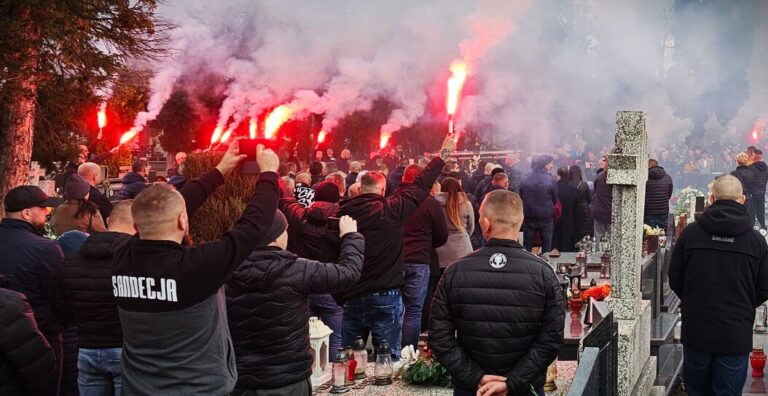 Pożegnanie wiernego kibica Sandecji. „Jesteśmy wzruszone tym ilu i jakich przyjaciół miał Rafał”