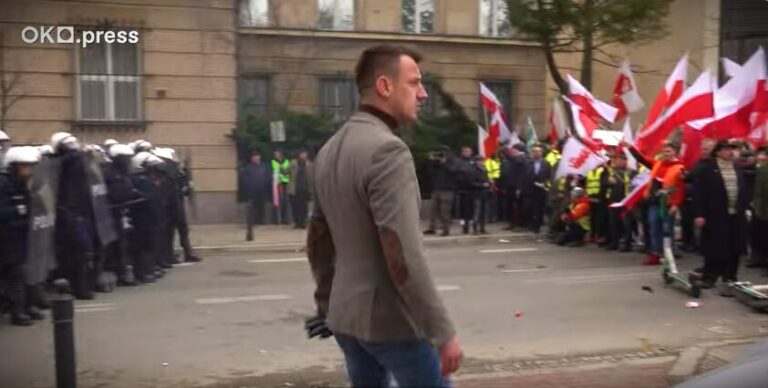 Dantejskie sceny pod Sejmem. Poseł Ryszard Wilk w samym centrum starcia [FILM]