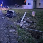 Mostki, samochód wypadł z drogi