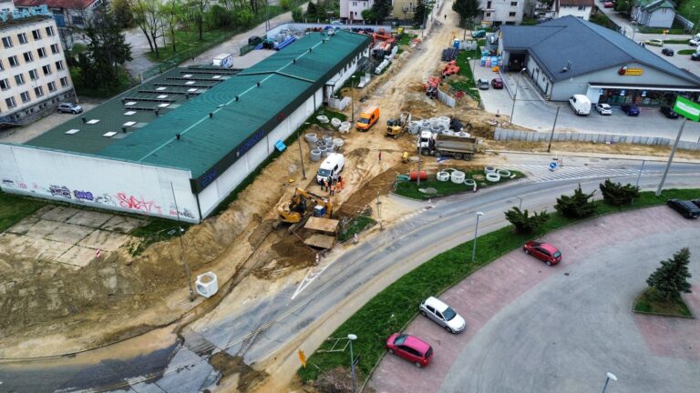 Budowa ronda na Kaduku nabiera tempa [FOTO]