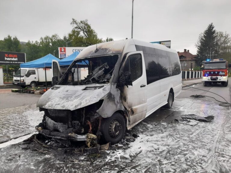 Grybów. Zapalił się bus przewożący pasażerów
