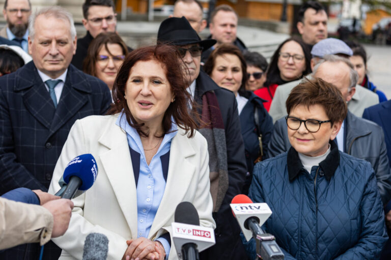Beata Szydło o prezydencie dialogu w Nowym Sączu. Kto się podszywa pod listę PiS?