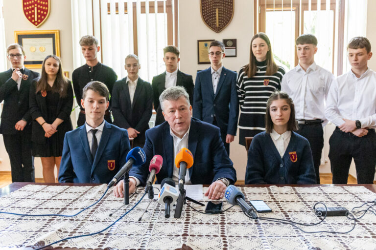 Matura to dla nich formalność. Indeksy mają w kieszeni. I LO chwali się talentami [ZDJĘCIA, NAGRANIE]